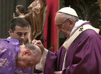 Empfang des Aschenkreuzes / screenshot ctv Papst Franziskus