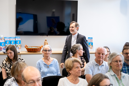 EB Grünwidl bei einer Livesendung Radio Maria / Erzdiözese Wien/ Schönlaub, Stephan Schönlaub EB Grünwidl bei einer Livesendung Radio Maria